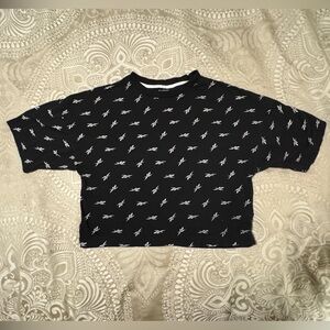 Reebok Black Logo Wide Cropped Athletic Shirt